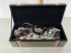 Mirrored jewellery box and various costume jewellery