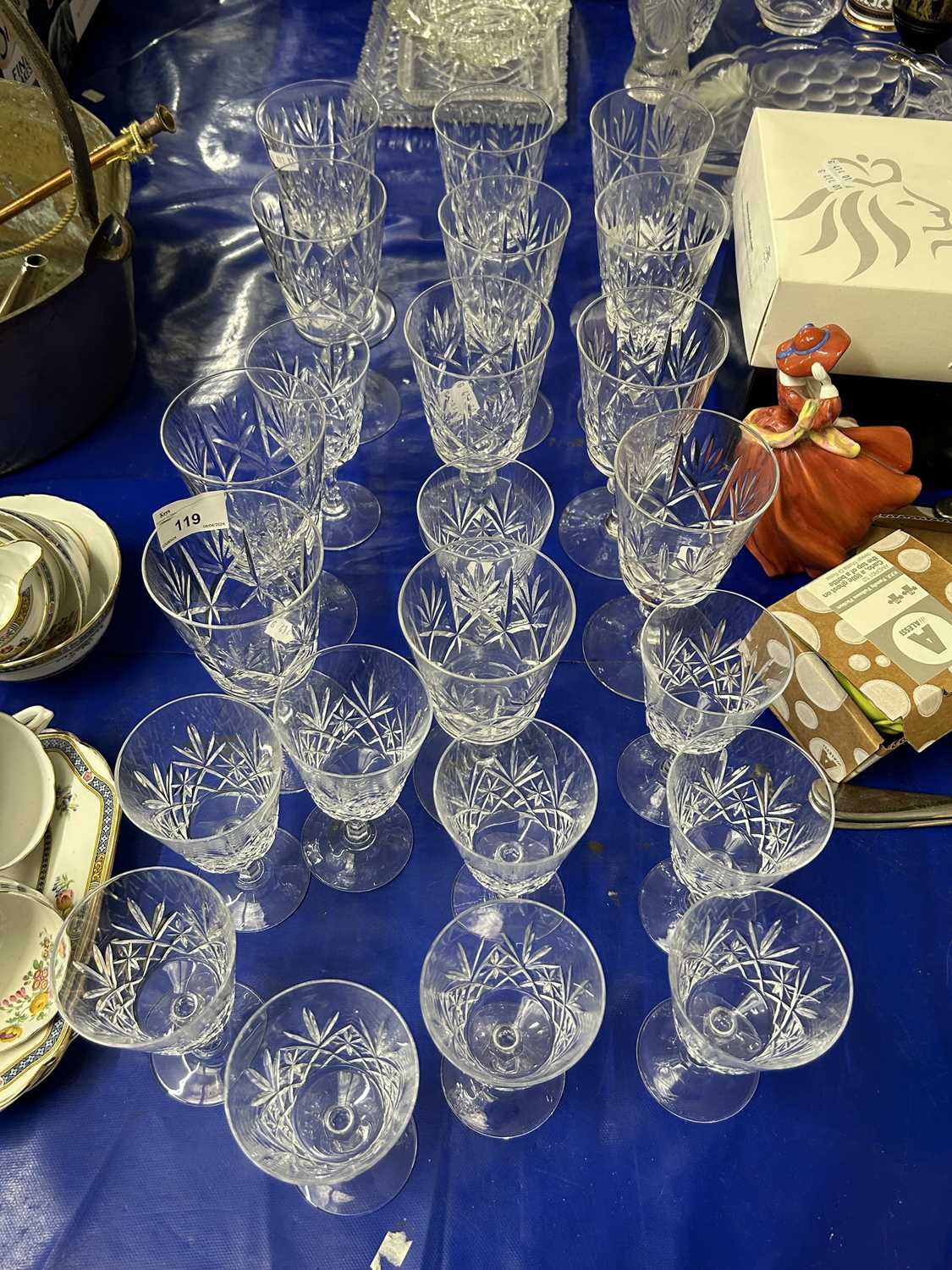 Mixed Lot: Modern clear drinking glasses