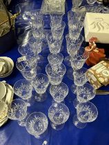 Mixed Lot: Modern clear drinking glasses
