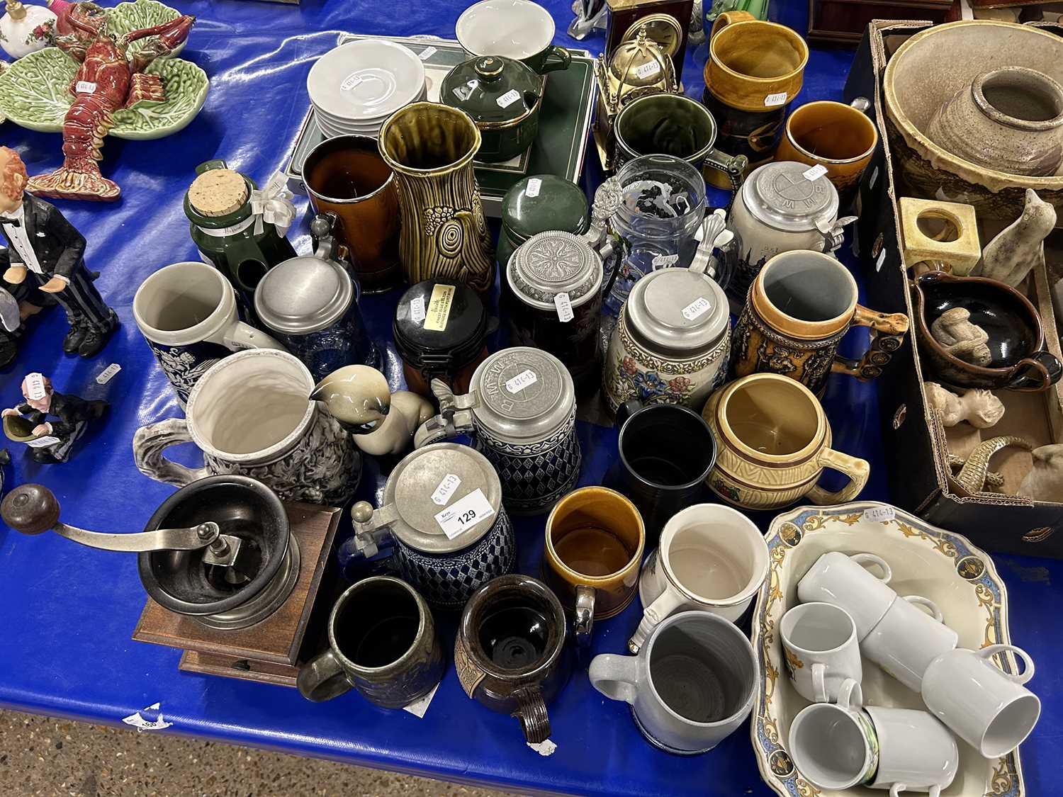 Large Mixed Lot: Various German beer steins, coffee grinder, place mats, modern mantel clocks and