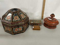 Mixed Lot: Octagonal box with floral decoration together with further smaller examples