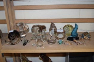 Quantity of glass and ceramic animals to include Wade and Poole