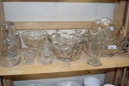 Quantity of assorted mid 20th Century glass ware