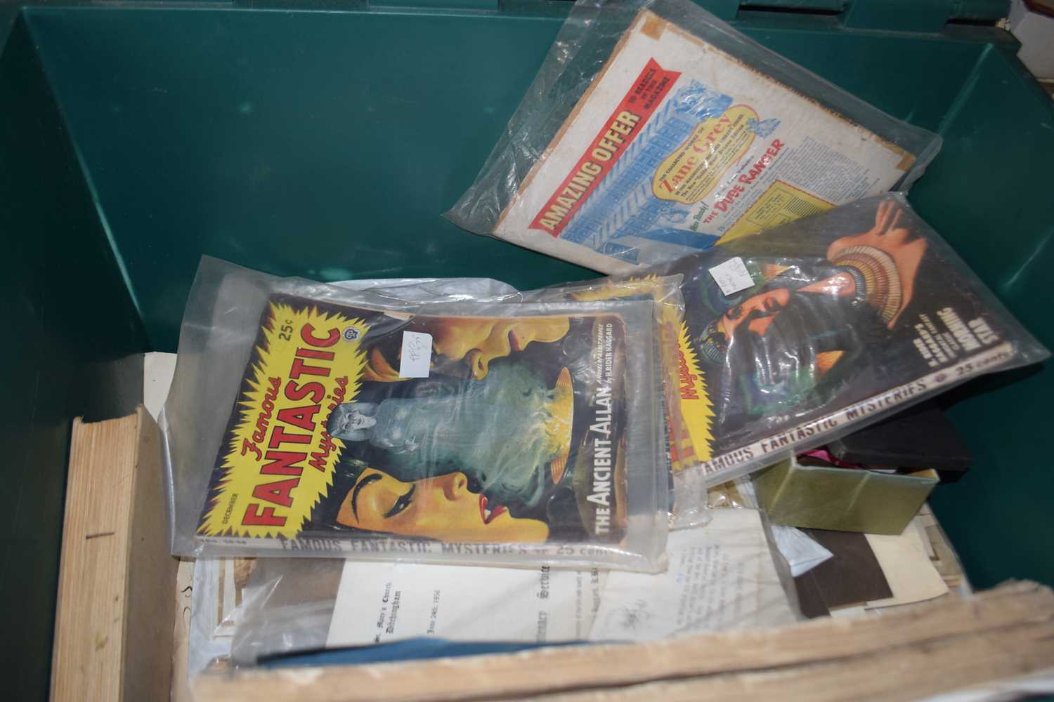 Quantity of assorted ephemera, comics, magazines, photographs etc