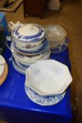 Mixed Lot: Various decorated plates, glass bowls etc