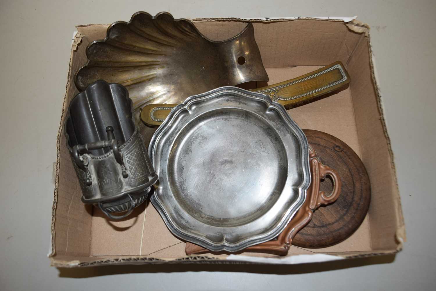 Box of various pewter wares etc