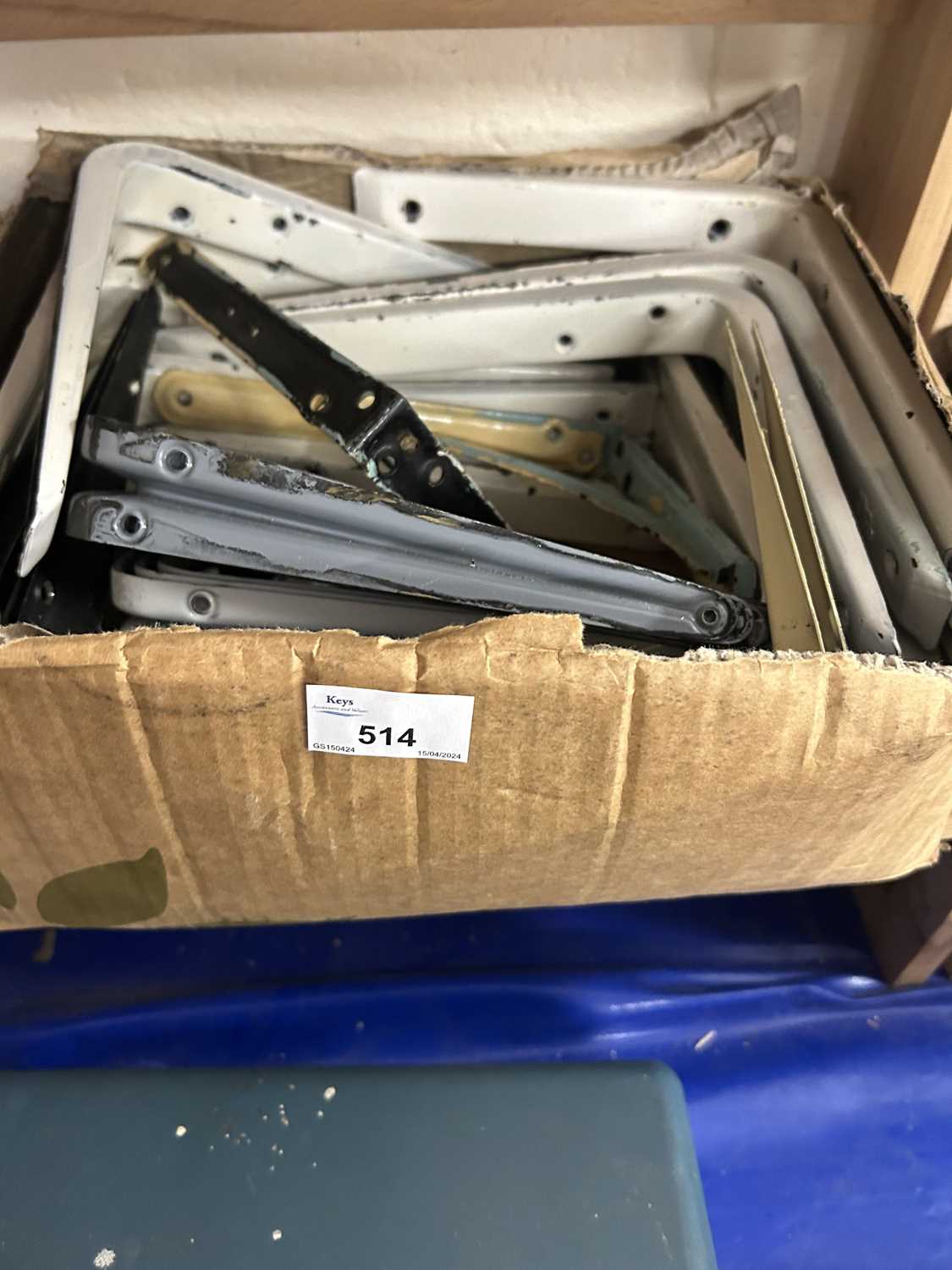 Box of metal wall brackets