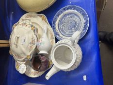 Mixed Lot: Various assorted dinner wares and other items