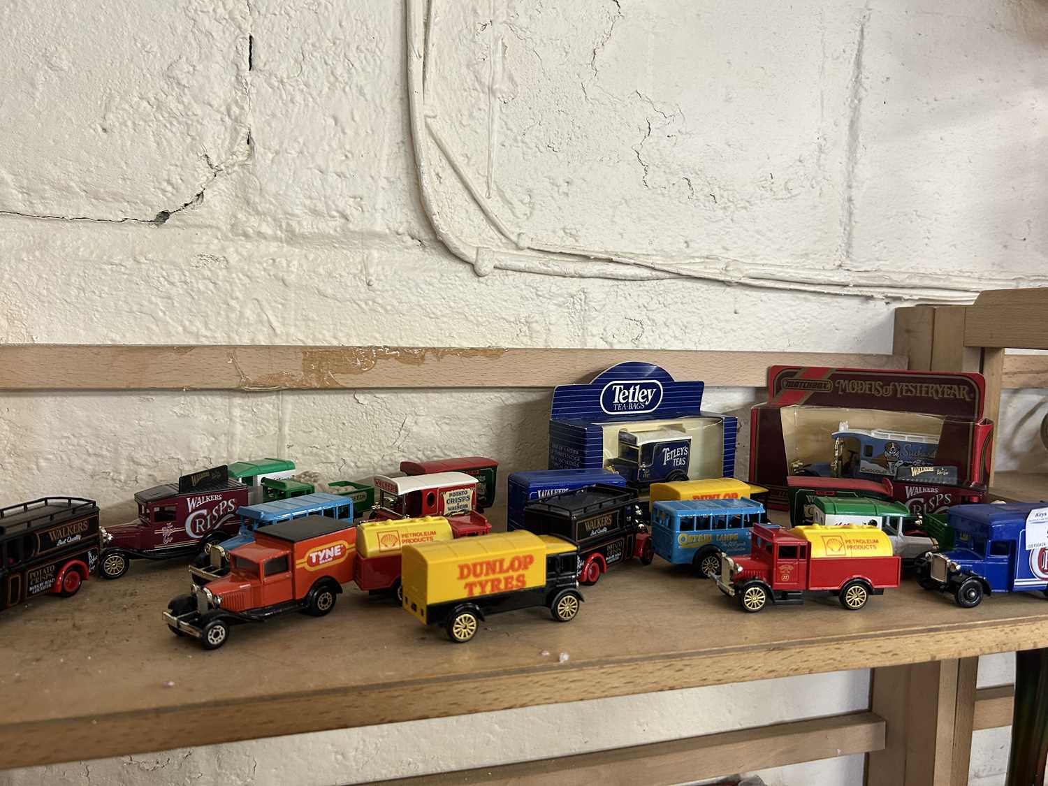Mixed Lot: Various modern toy vehicles