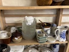 Mixed Lot: Various assorted ceramics, glass bowls etc