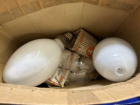 Quantity of vintage light bulbs