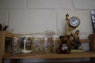 Mixed Lot: Modern mantel clock, various hunting decorated glasses and other items