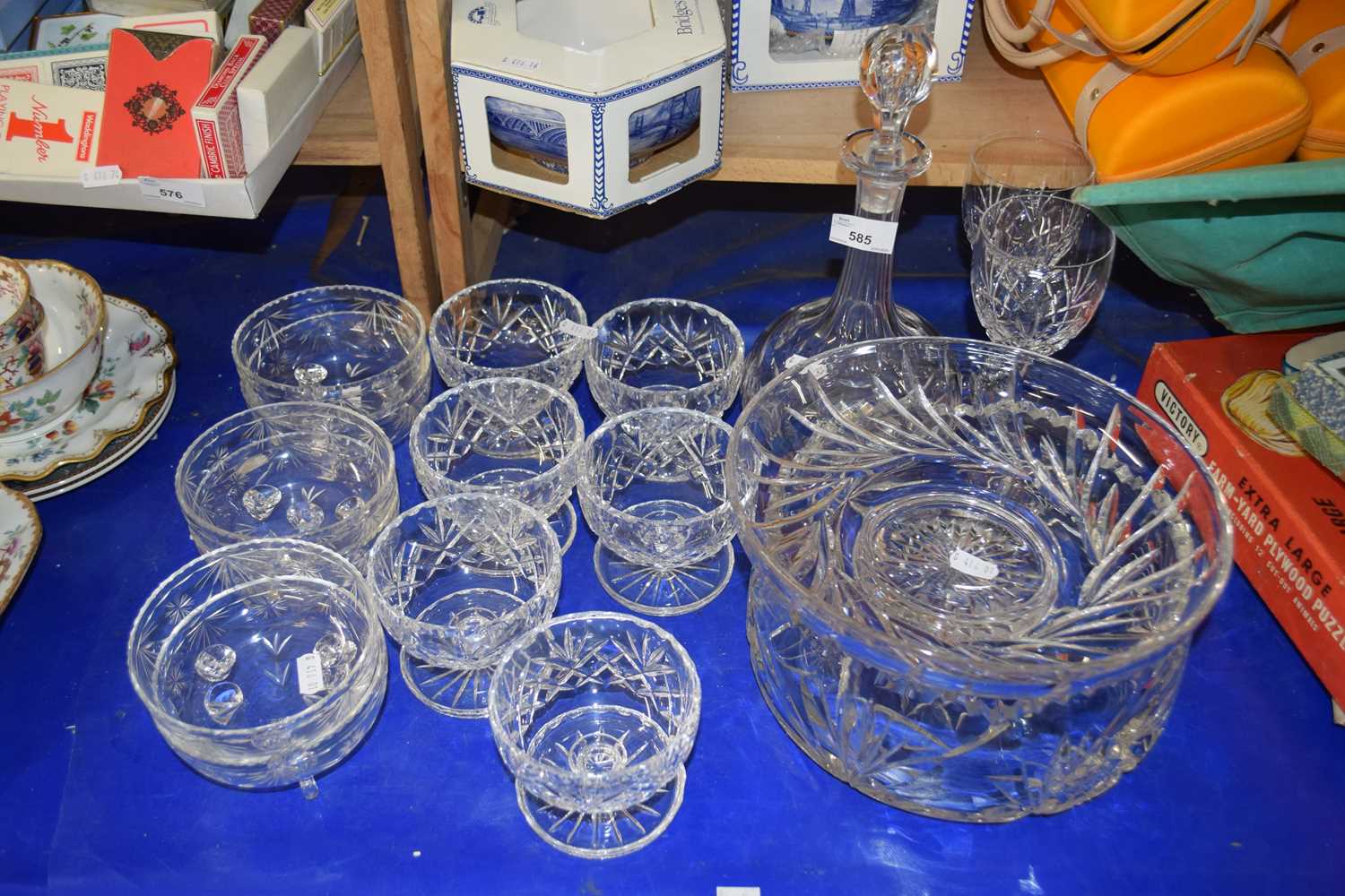 Mixed Lot: Various glass bowls, decanter etc