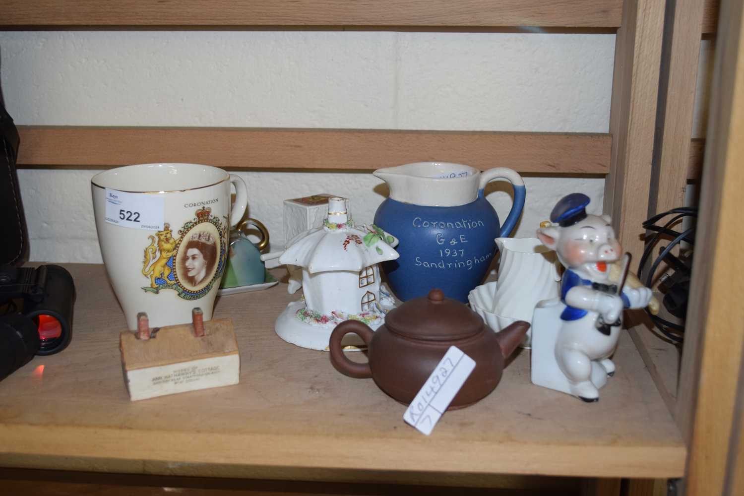 Mixed Lot: Various assorted ceramics to include Royal commemorative editions, a porcelain pastille