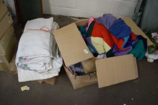 Mixed Lot: Various assorted blankets and other items