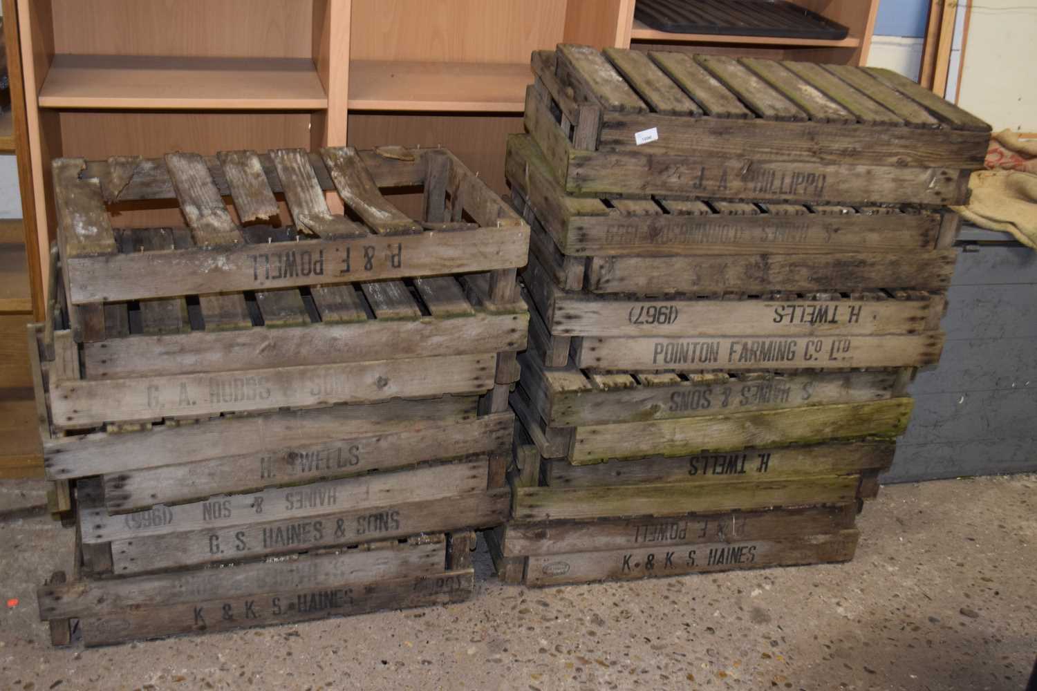 Quantity of apple crates