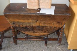Late 19th Century oak gate leg table with turned legs
