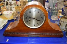 A mid 20th Century mantel clock with key