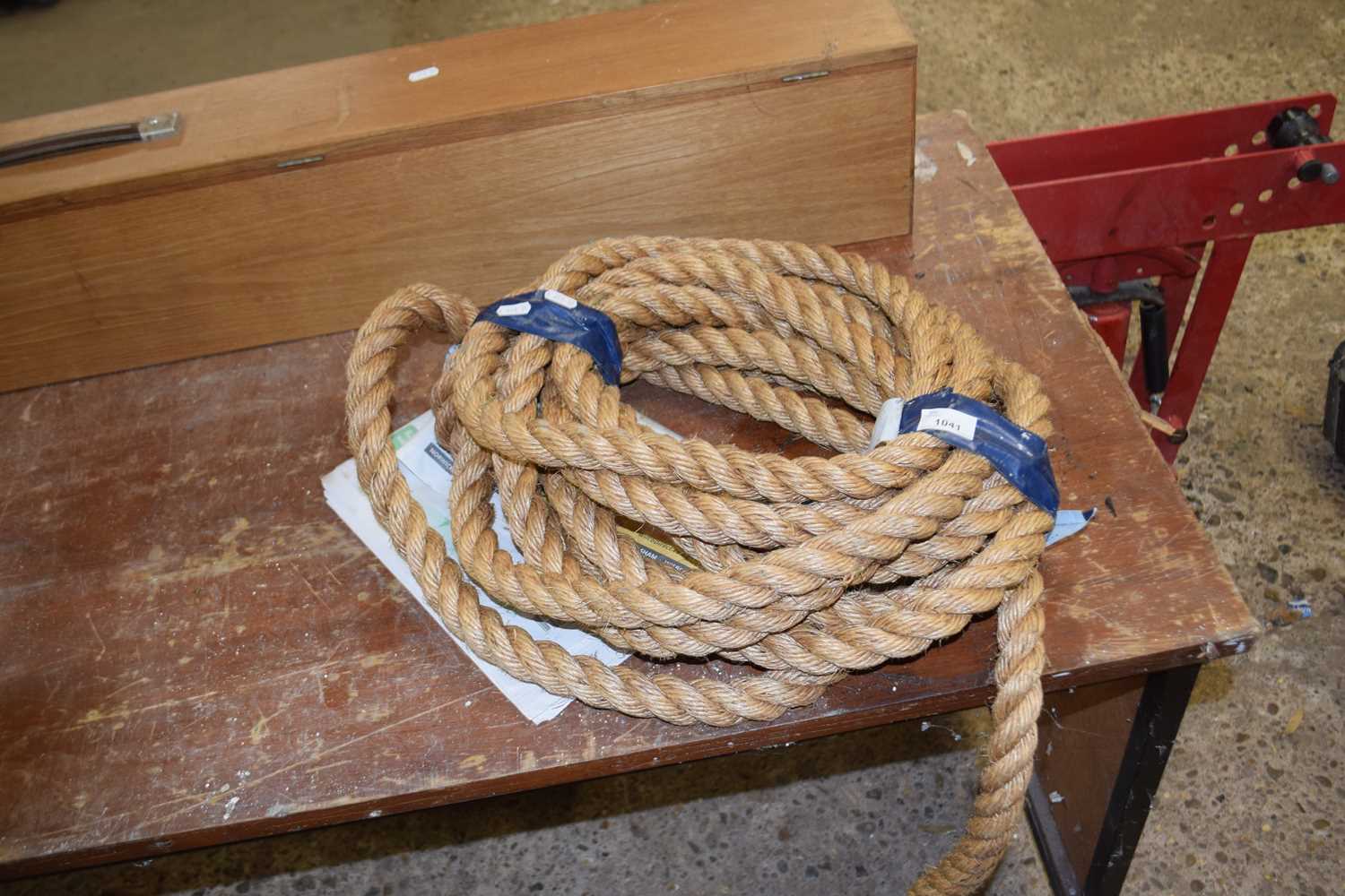 Quantity of hessian rope