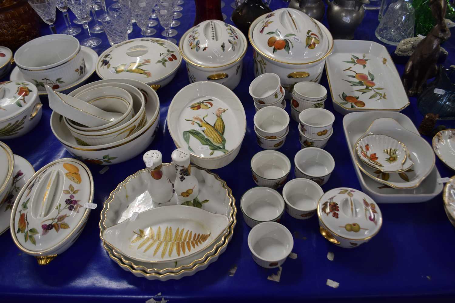 Large quantity of Royal Worcester Evesham pattern table wares to include a range of serving dishes - Image 3 of 3