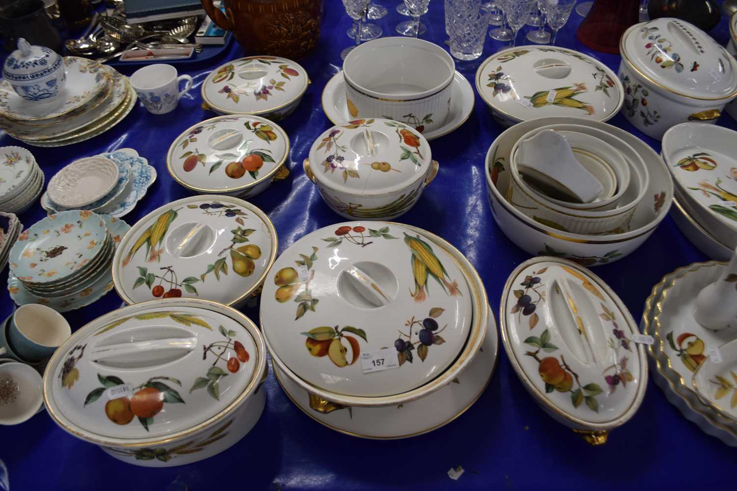 Large quantity of Royal Worcester Evesham pattern table wares to include a range of serving dishes - Image 2 of 3