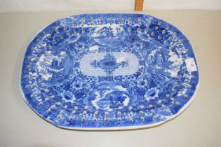 A blue and white drainer meat plate