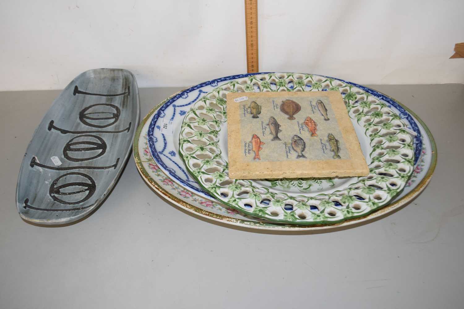 Mixed Lot: Decorated meat plates, pierced wall charger, Rye Pottery bowl etc