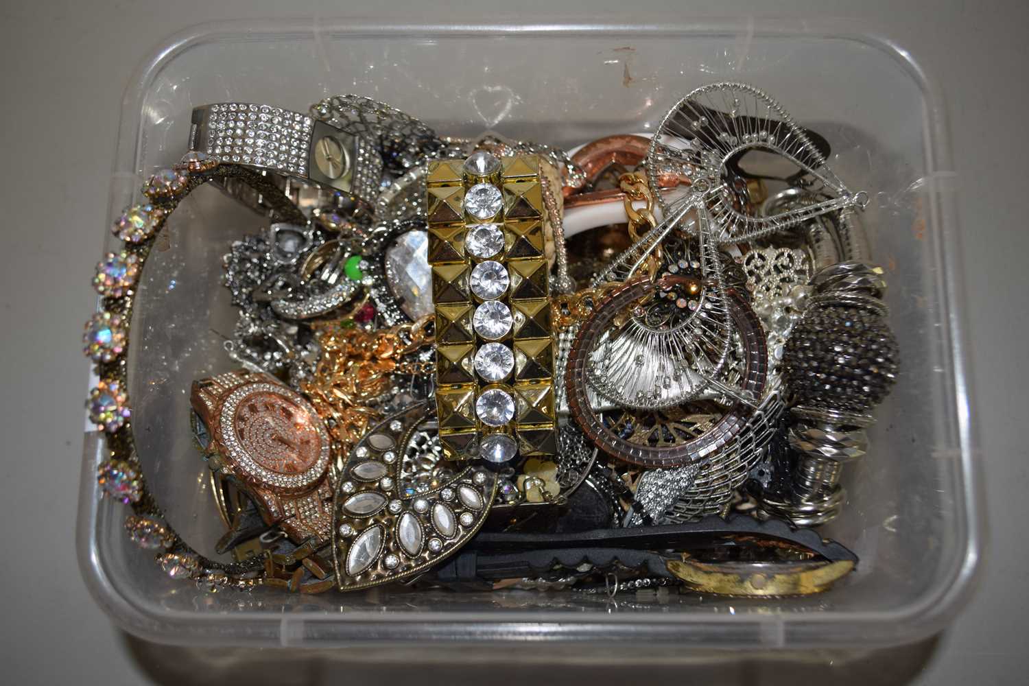 Box of various assorted costume jewellery