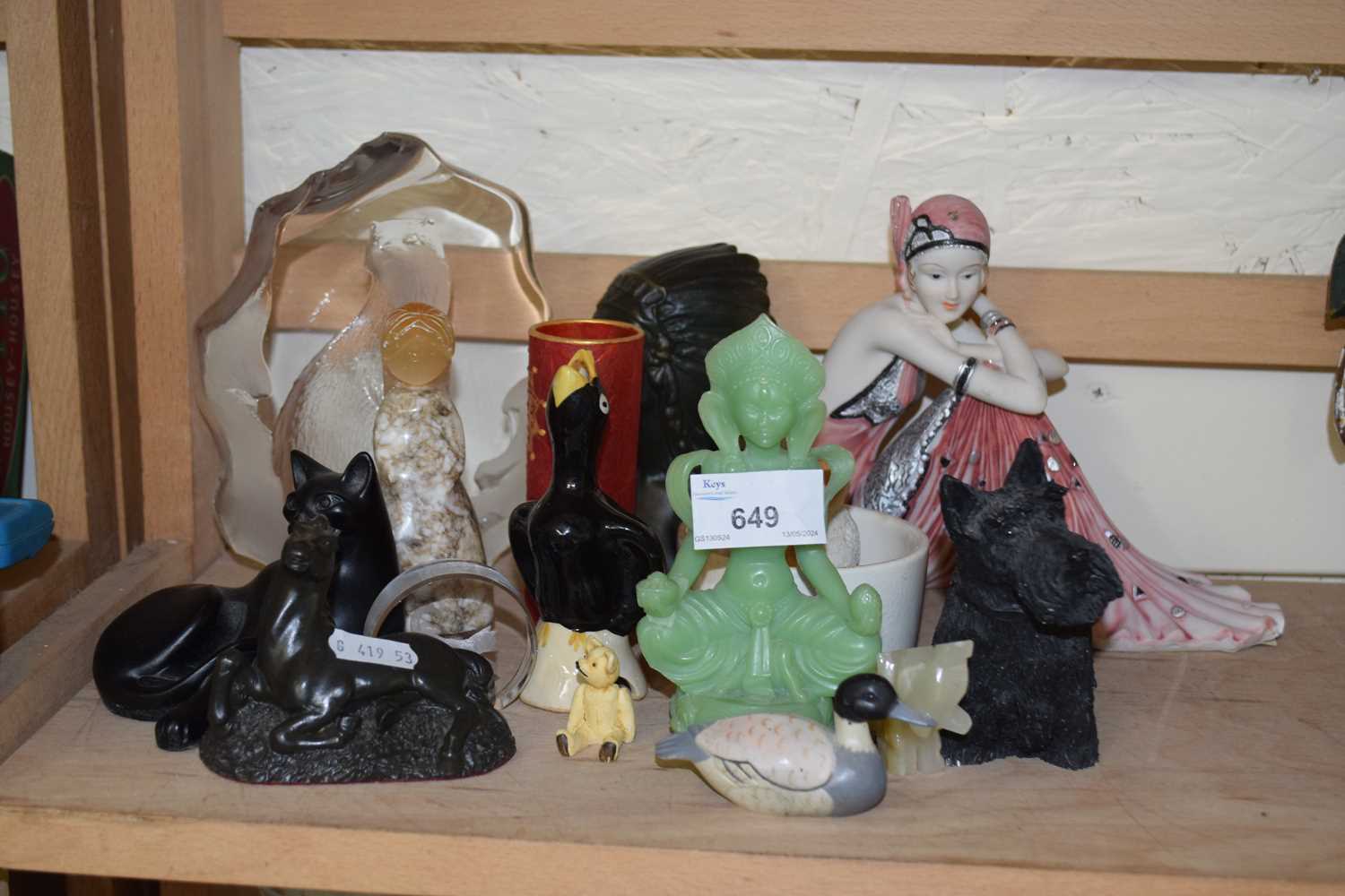 Mixed Lot: Figurines and other items