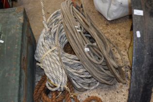 Mixed quantity of various ropes