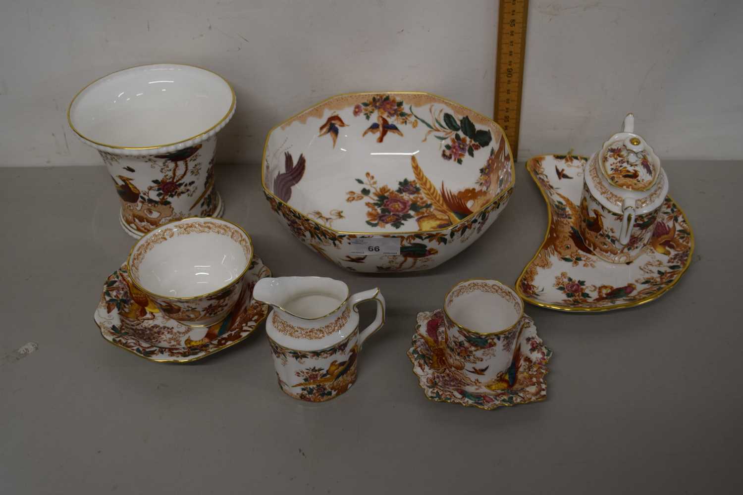 Quantity of Royal Crown Derby Olde Avesbury table wares