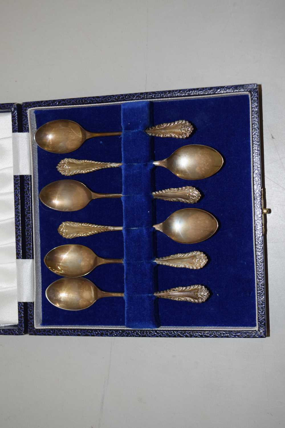 Case of Birmingham hallmarked silver coffee spoons