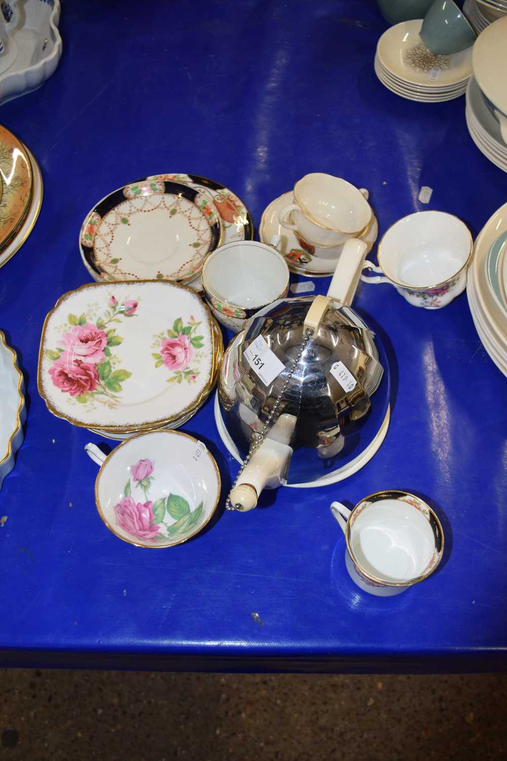 Mixed Lot: Various tea wares to include a vintage insulated teapot, further Goss teacups and saucers
