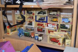 Quantity Lledo and other boxed toy cars