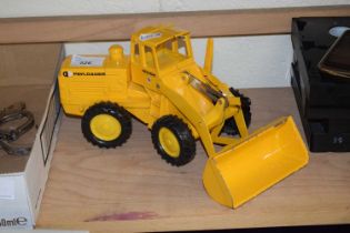 Toy payloader digger