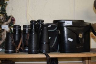 Mixed Lot: Various binoculars to include Pentax and others