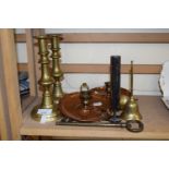Mixed Lot: Brass and copper candlesticks