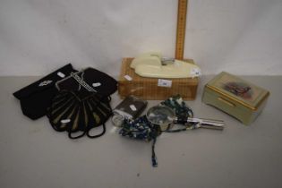 Mixed Lot: Small evening bags, magnifier and other items