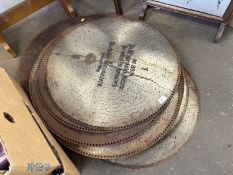 Large quantity of various music discs