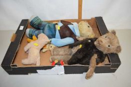 Mixed Lot: Vintage teddy bears and other soft toys