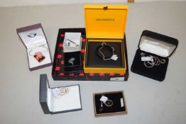 Mixed Lot: Various silver necklaces and other jewellery