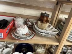 Mixed Lot: Japanese tea wares, decorative plates and other items