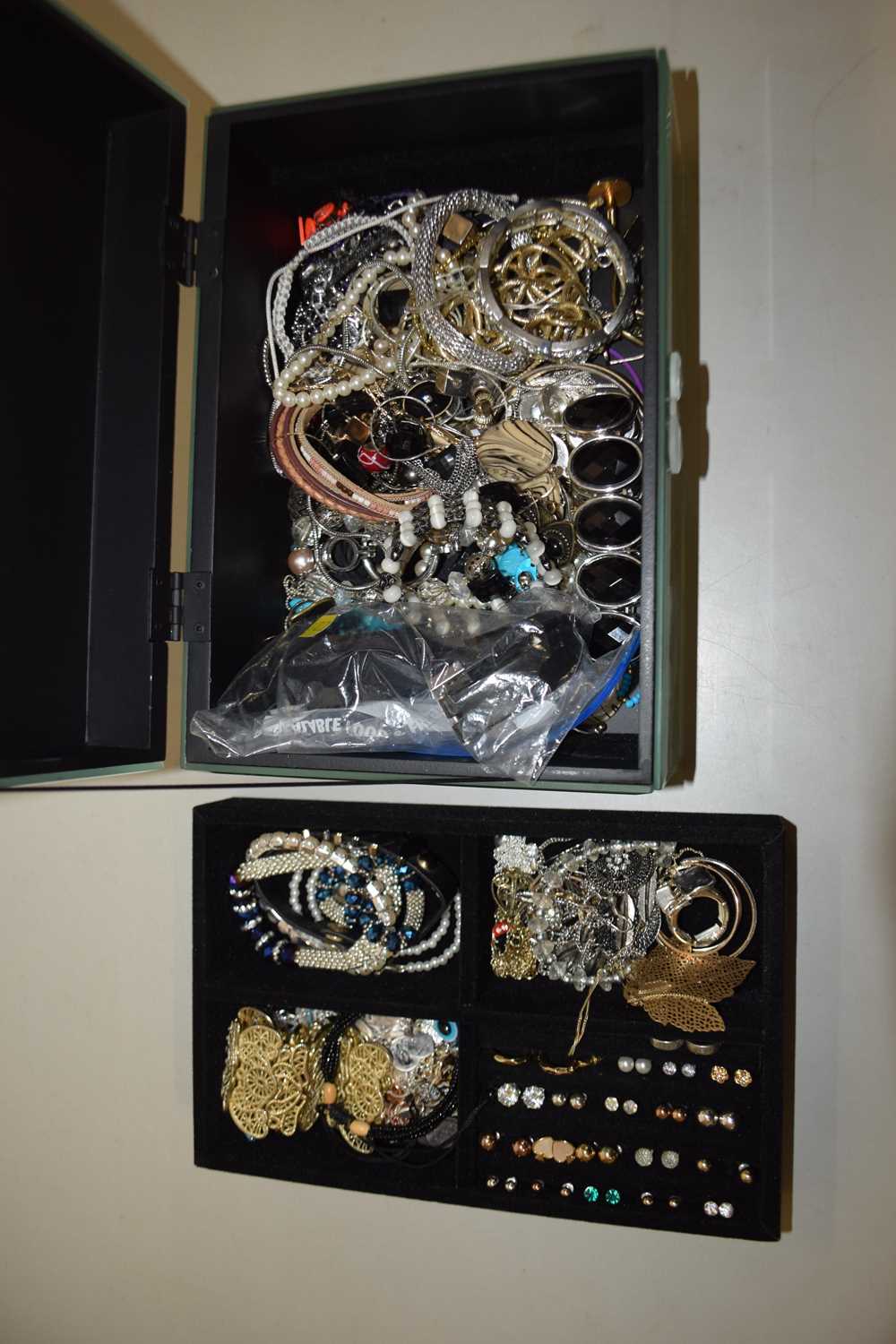 Mirrored jewellery box and various contents