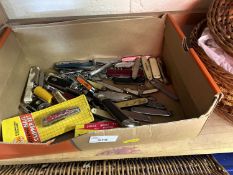 Mixed lot of assorted penknives and similar