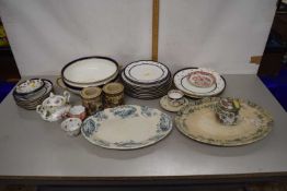 Mixed Lot: Various assorted ceramics to include a small Canton covered cup, a pair of Japanese