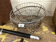 Mixed lot of wire baskets