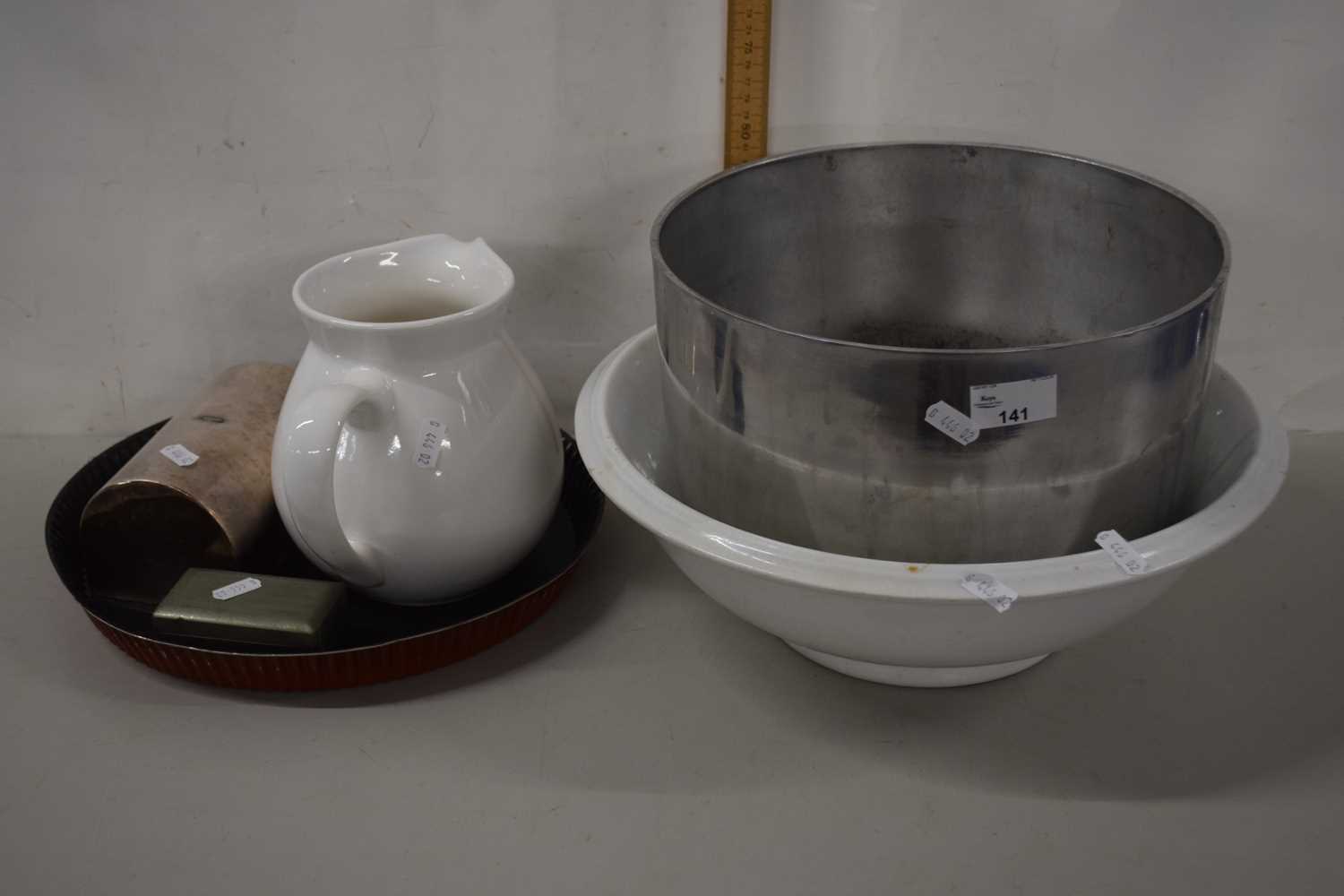 Mixed Lot: Wash bowl, various kitchen wares etc