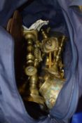 Mixed Lot: Various assorted brass candlesticks and other items