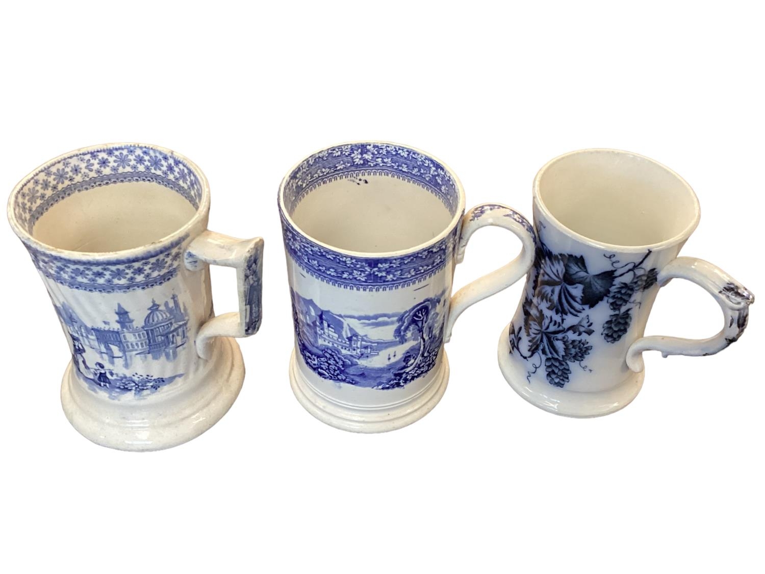 A large collection of blue and white cider mugs, late 18th century to early 20th century, various - Image 14 of 17