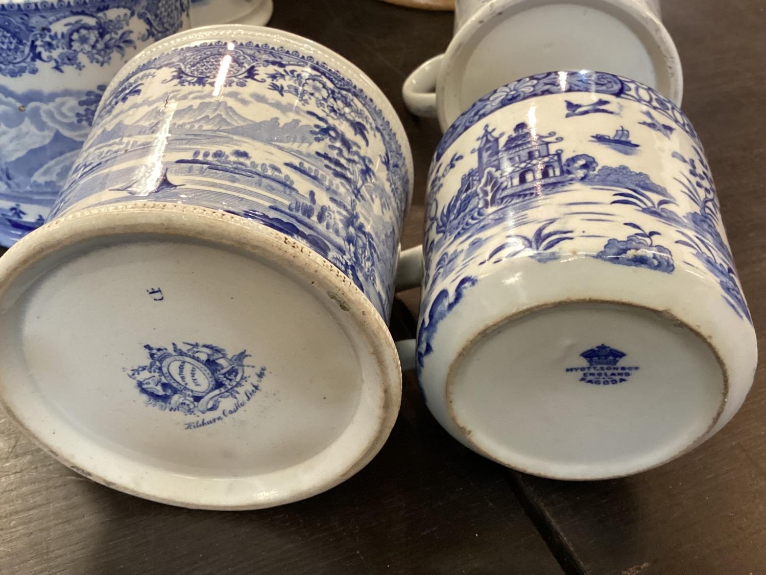 A large collection of blue and white cider mugs, late 18th century to early 20th century, various - Image 4 of 17